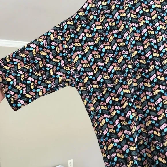 LuLaRoe NWOT Irma multicolor pattern tunic top sz L short sleeve pink mauve - Picture 3 of 6